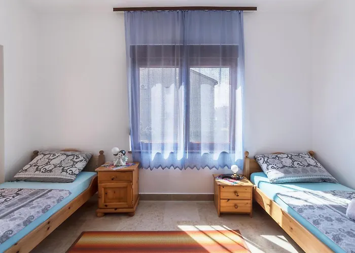 3 Bedroom In * פולה